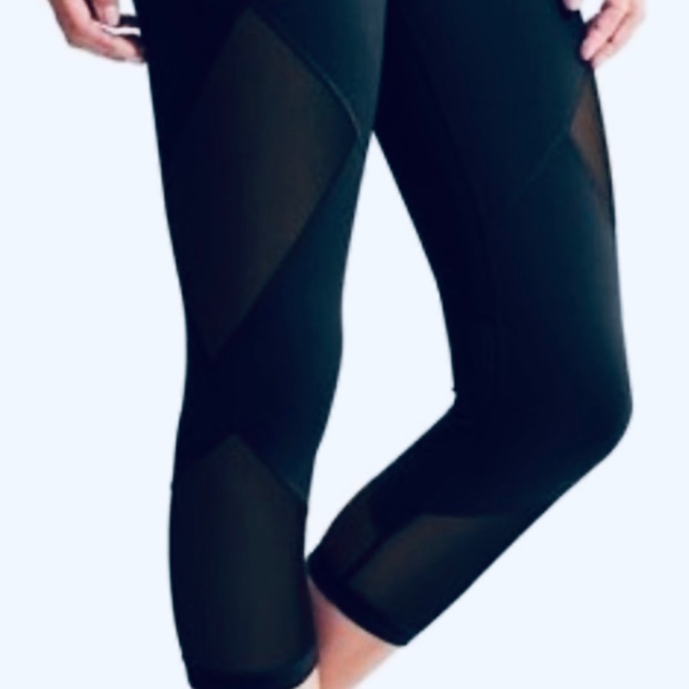 Athleta Black Mesh Sonar Capri Leggings Size Small